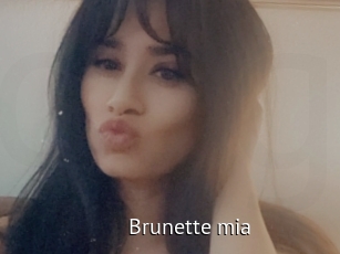 Brunette_mia